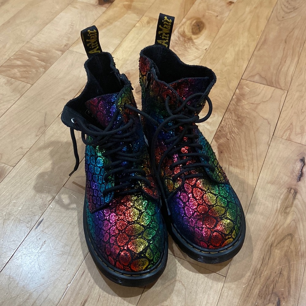 New!  Dr. Martens 1460 Pascal Shiny Rainbow Snakeskin Size-7